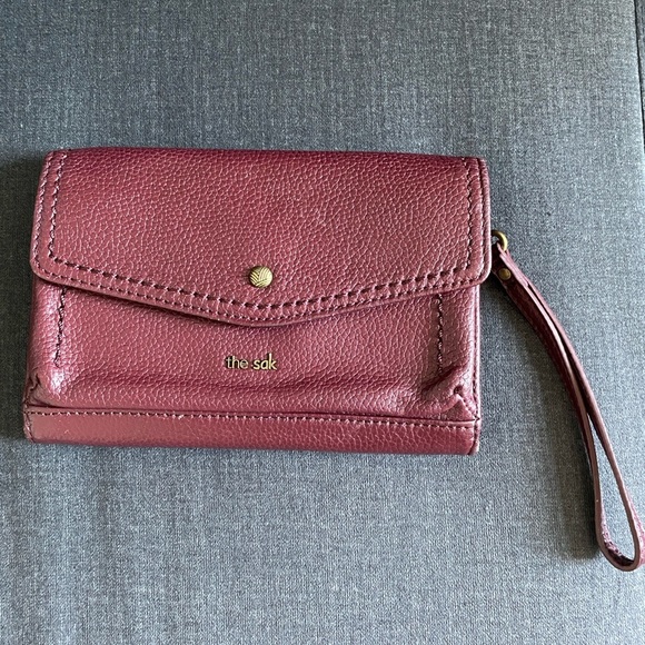 The Sak Pebbled Leather Wallet Wristlet Burgundy - Picture 1 of 10